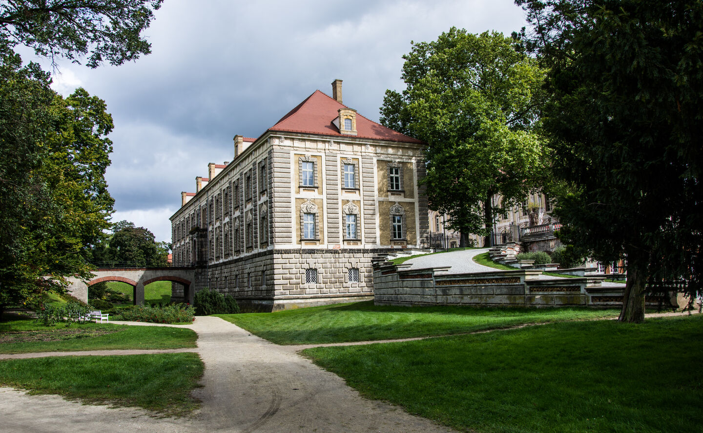 Trockener Schlossgraben mit gemauerter Brücke, Foto: Adam Żyworonek