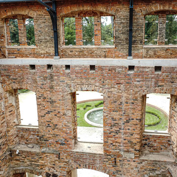 Glasfenster in Schlossruinen, &copy; Władysław Czulak / Urząd Miasta Zielona G&oacute;ra